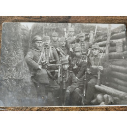 Photo group of soldiers in...